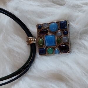 🧡2/$10 EUC LUCKY BRAND Gorgeous Faux Leather stone necklace